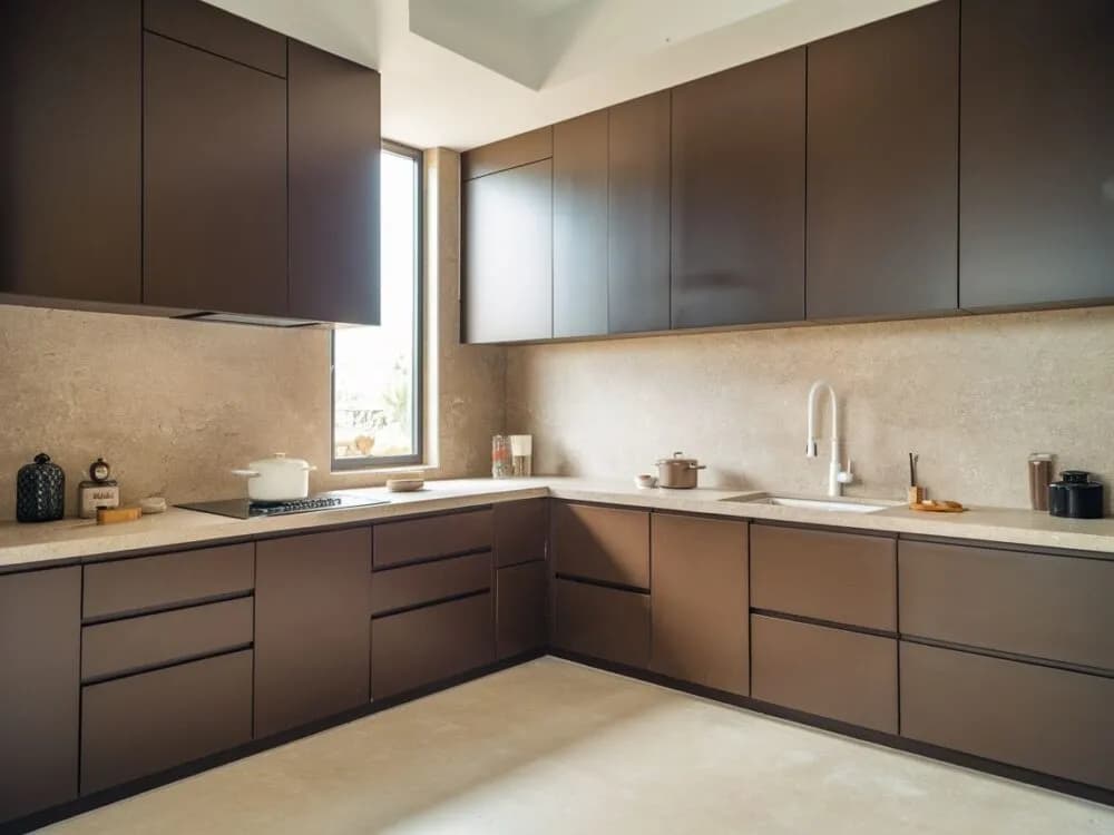 Jaki blat do ciemnej kuchni? Najlepsze opcje, które zachwycą!