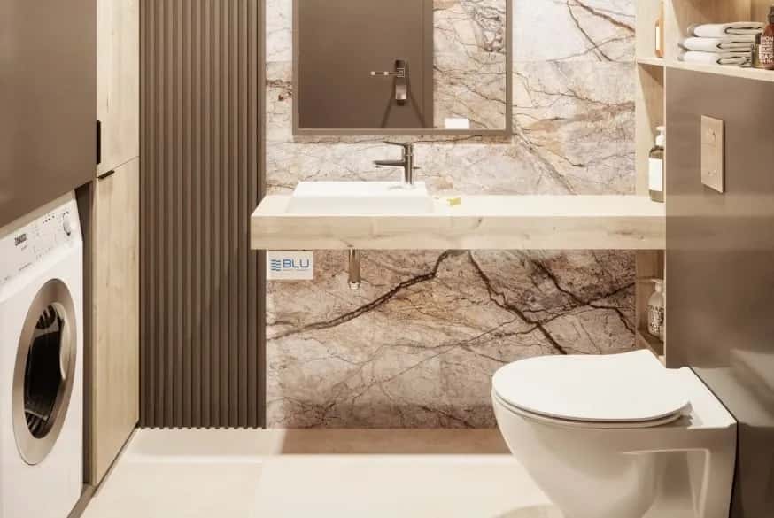 Jak ułożyć płytki w małej łazience na podłodze, by zyskać przestrzeń