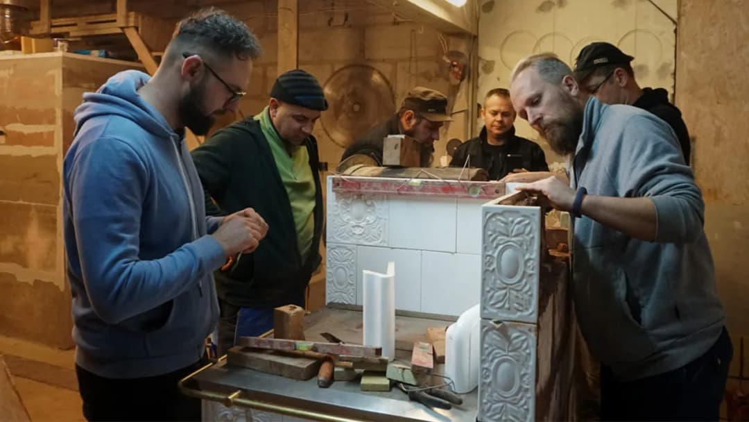 Jak odnowić starą kuchnię kaflową i uniknąć kosztownych błędów